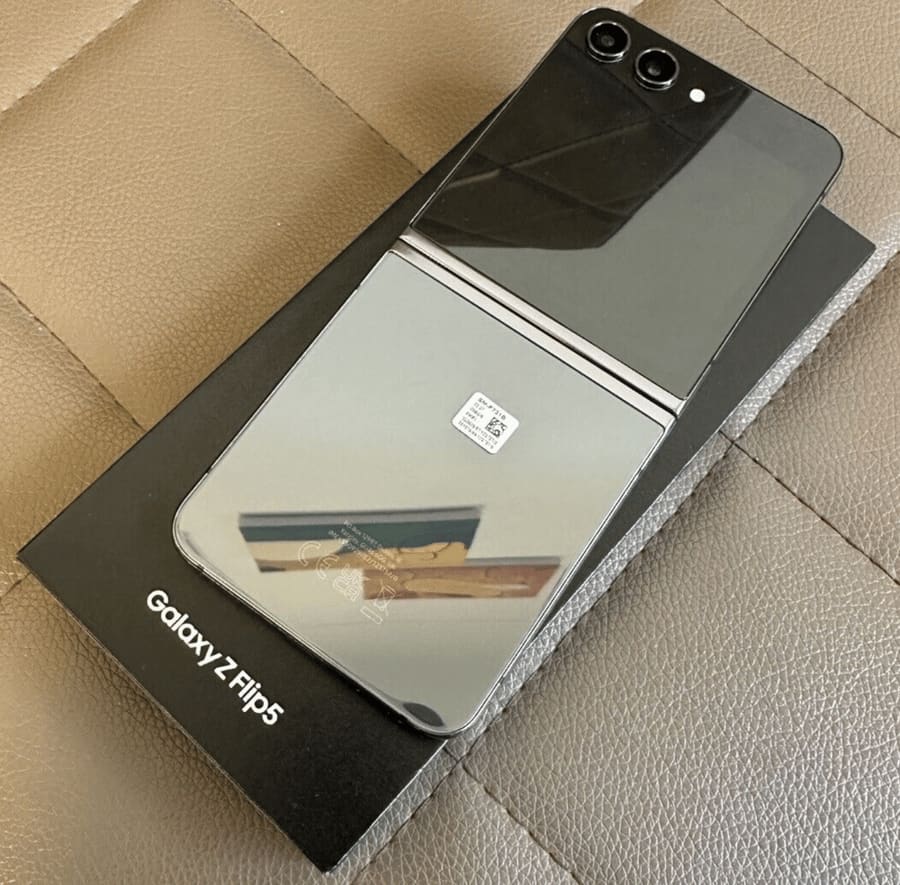 Samsung Galaxy Z Flip5 mit Originalverpackung